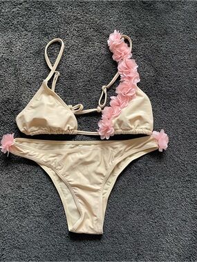 SHEIN Women’s New Beige Bikini with Pink Floral Trim Sz Med